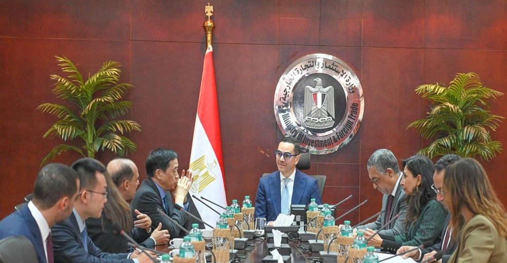 وزير الاستثمار يستعرض مع كينجدم للكتان مشروعها لإنشاء مصنع كتان في مصر
